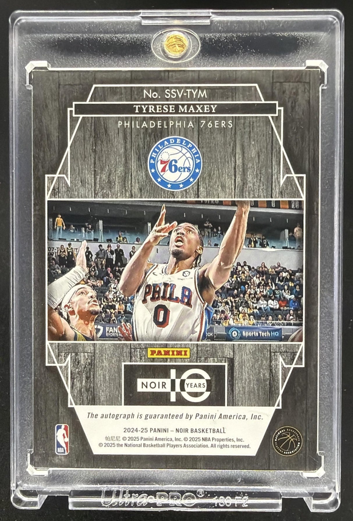 2024-25 Panini Noir Tyrese Maxey #SSV-TYM Spotlight Signatures Vertical /99 Auto