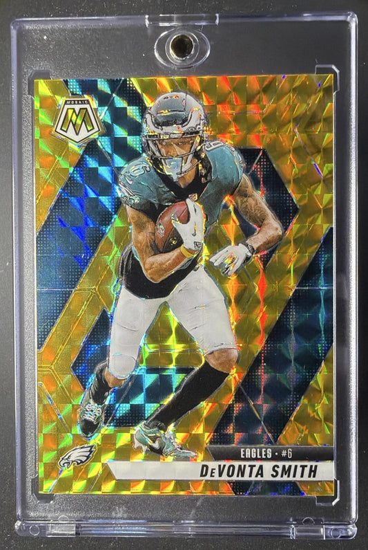 2025 Panini Mosaic DeVonta Smith #119 Gold Prizm 7/10