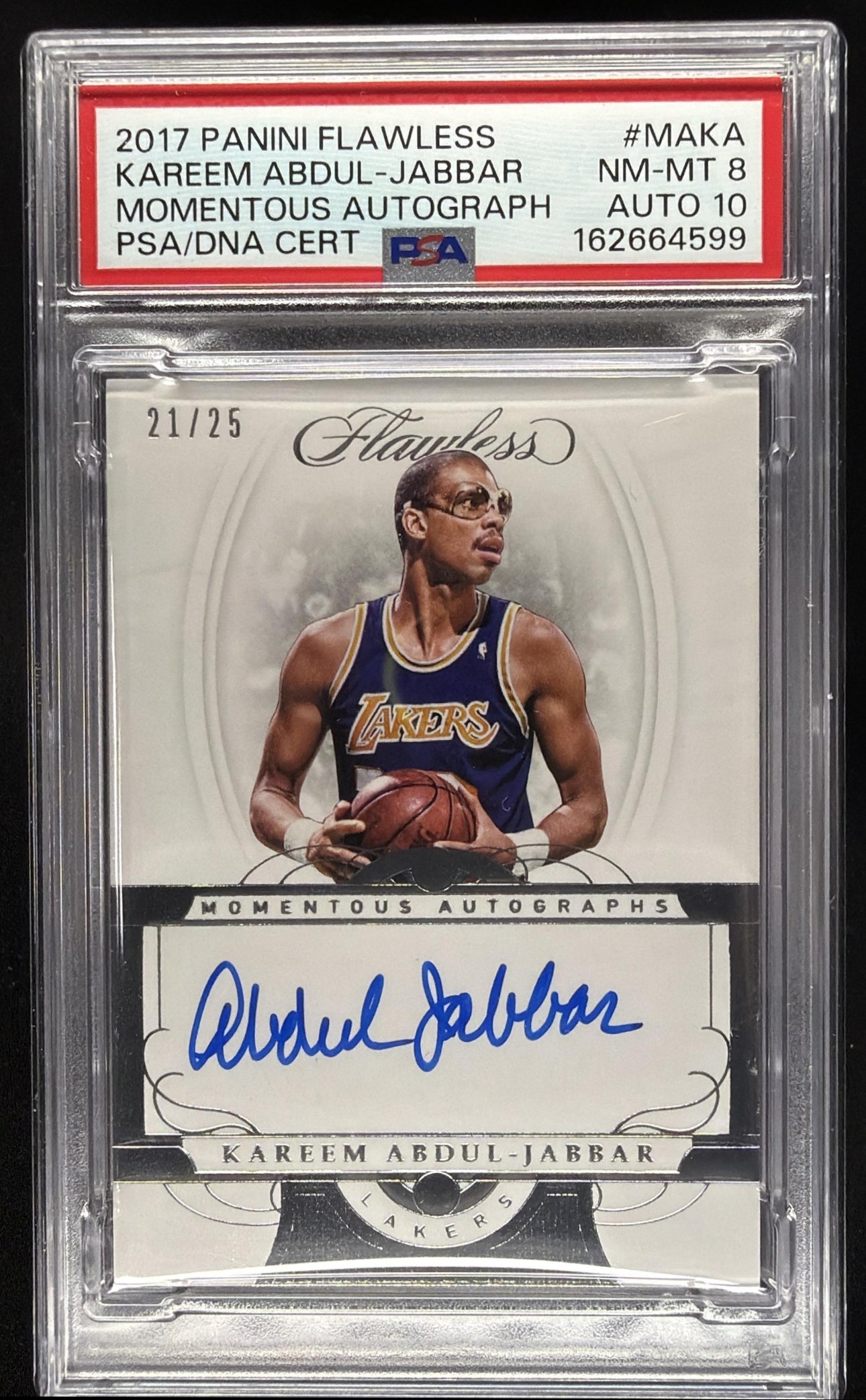 2017-18 Panini Flawless Kareem Abdul-Jabbar #MA-KA Momentous Auto 21/25 PSA 8